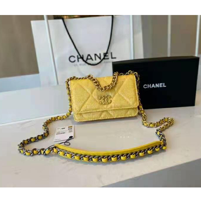 2021 Chanel 19 wallet on chain