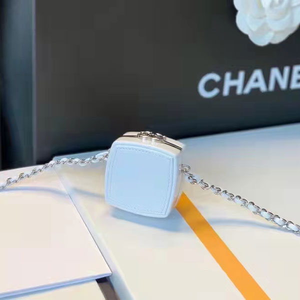 2022 Chanel CLUTCH WITH CHAIN
